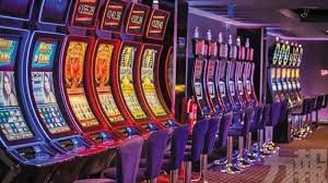 luck2d Myanmar Online Gaming Platform ကစားသမားများ ပျော်ရွှင်စွာ ကစားနေသောပုံ